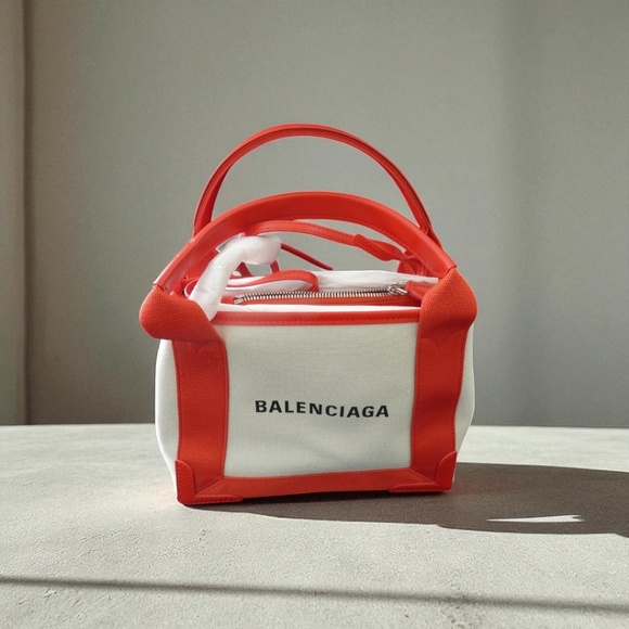 Balecianga Tote Canvas - Picture 1 of 5
